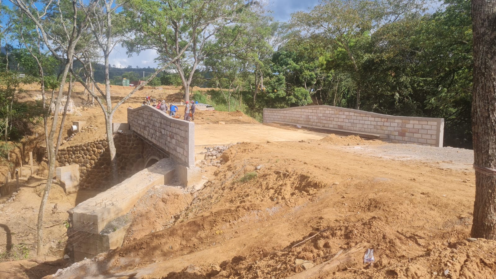 Estructura de marquesinas – Estación UNO Valle Dorado